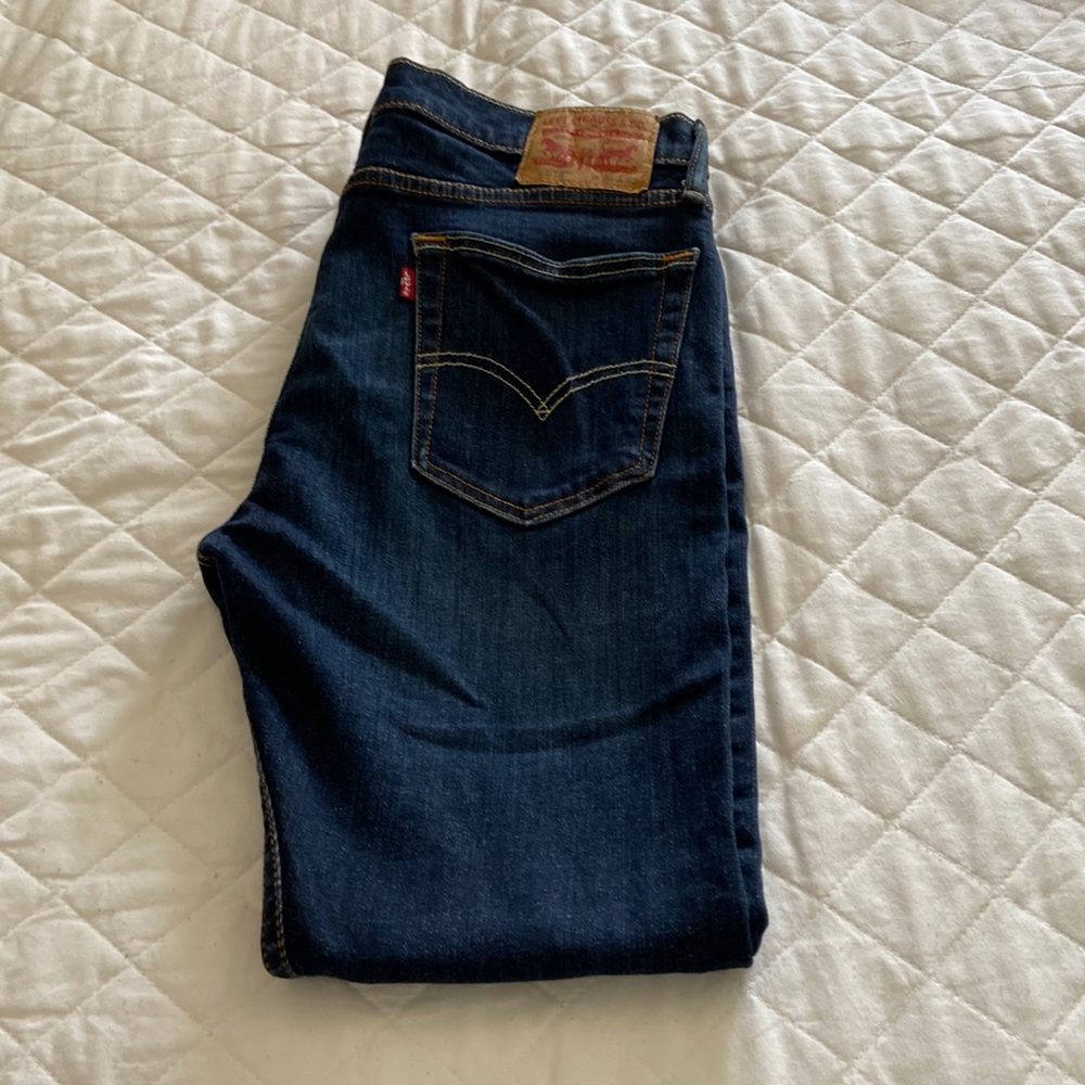 Men’s Levi’s jeans.